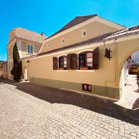Отель Casa Legenda Сигишоара Экстерьер фото